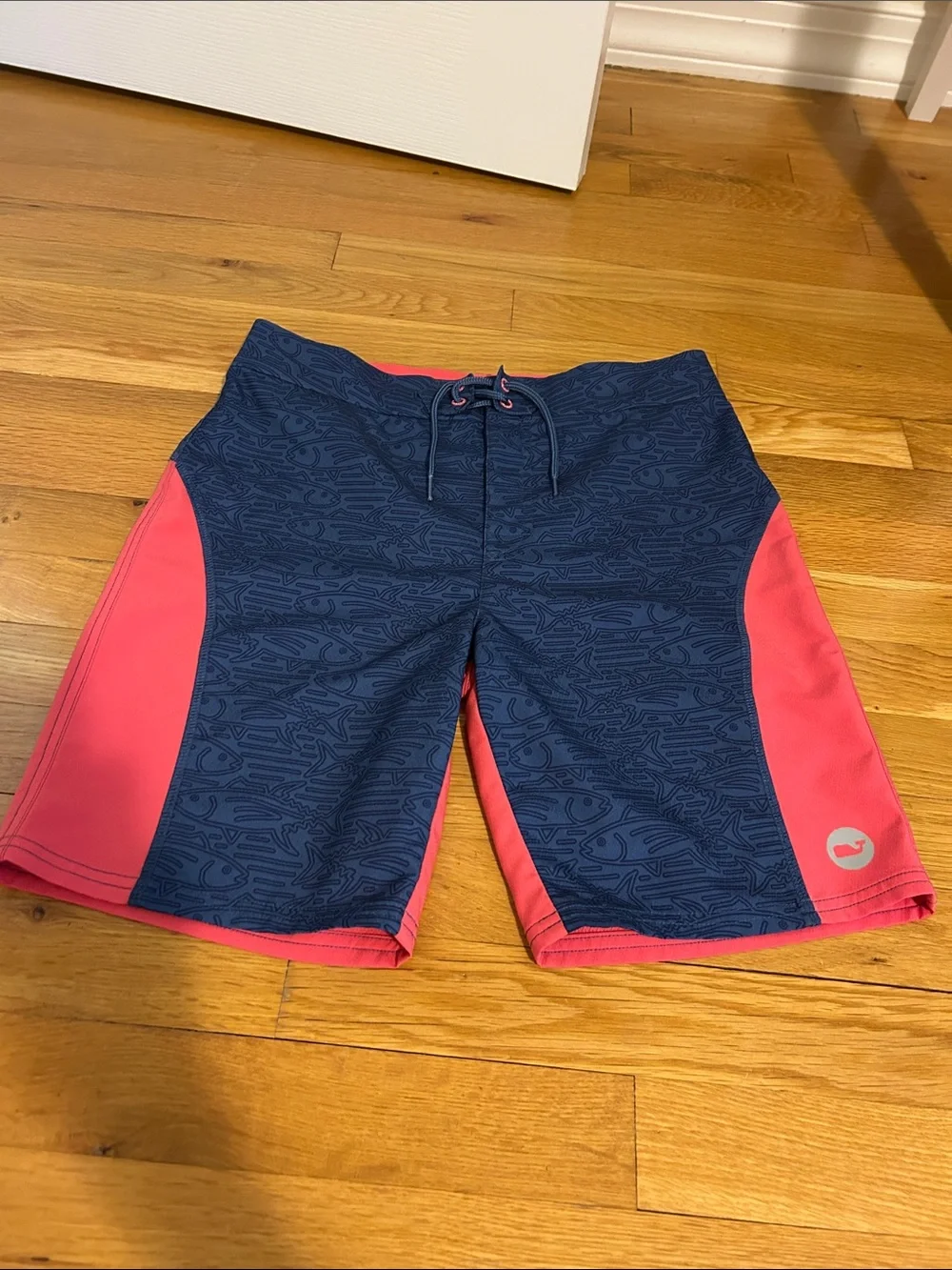 Vineyard Vines Navy and Pink Patterned Board Shorts size large(16)
